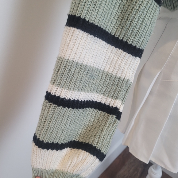 SHEIN Striped Knit Cropped Sweater – Sage & Cream - Size US 4 - Picture 4 of 5